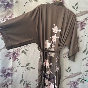 Silky satin Very soft feather weight Robe in kimono style Home Lounge Pool wear